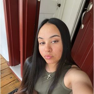 Meet your Posher, Rebeca